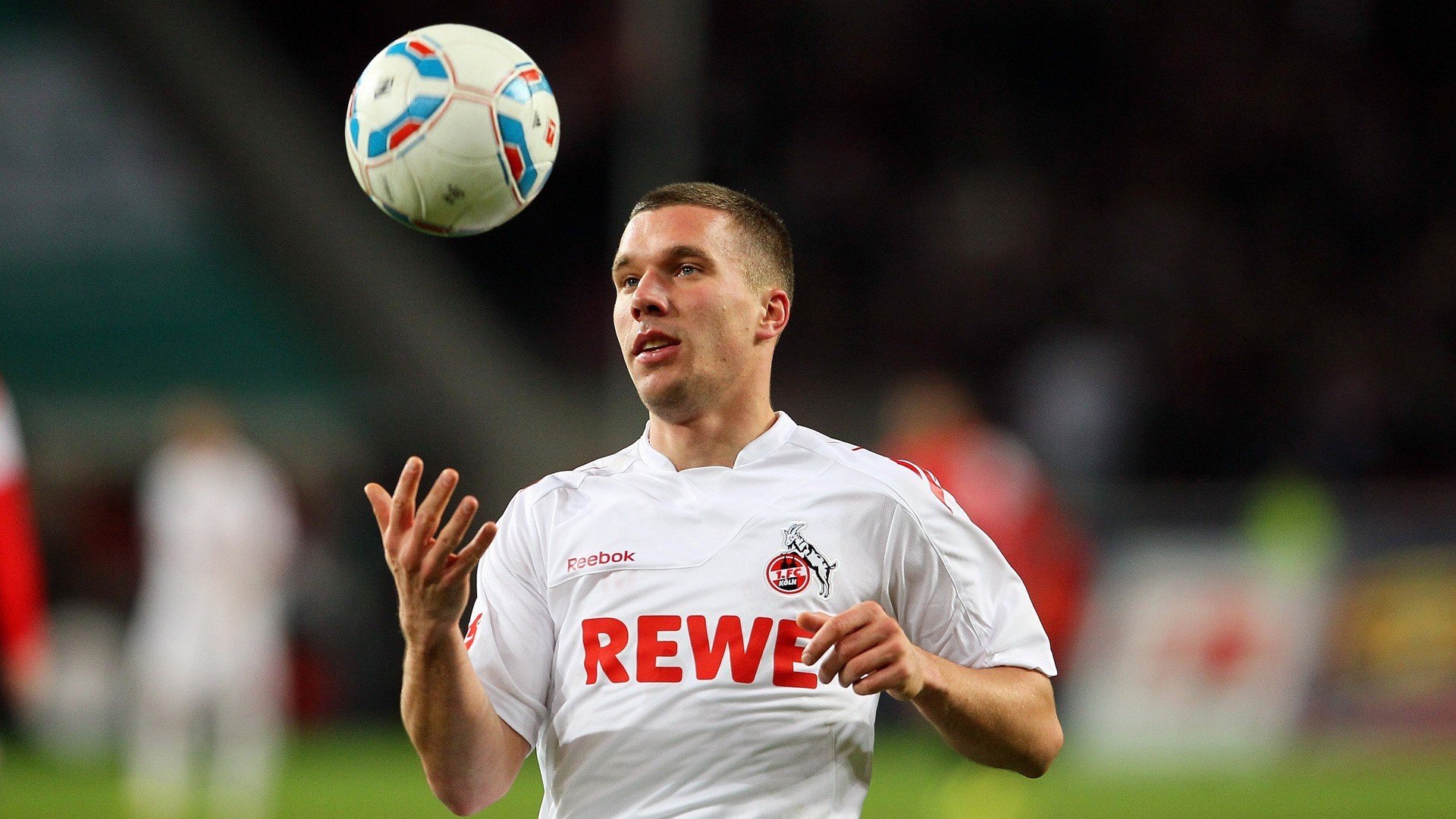 凯恩重要时刻重返赛场，湖人带队取胜！比赛高潮迭起